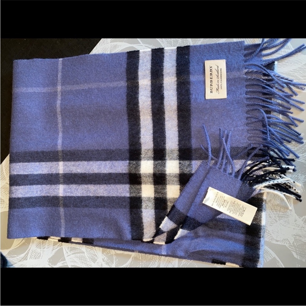 BURBERRY SCARF SALE - Picture 6 of 16